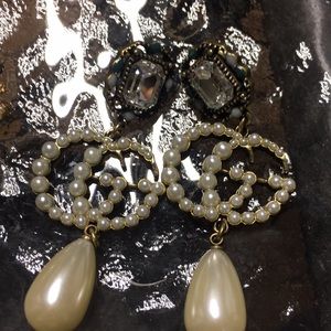 Earring with white pearl and stone